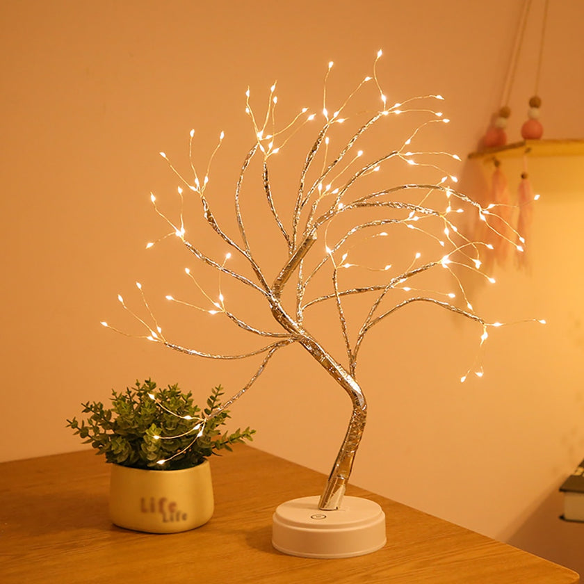 Deze charmante boom is met de hand gemaakt tot in de perfectie en zal een vleugje sereniteit toevoegen aan uw ruimte.